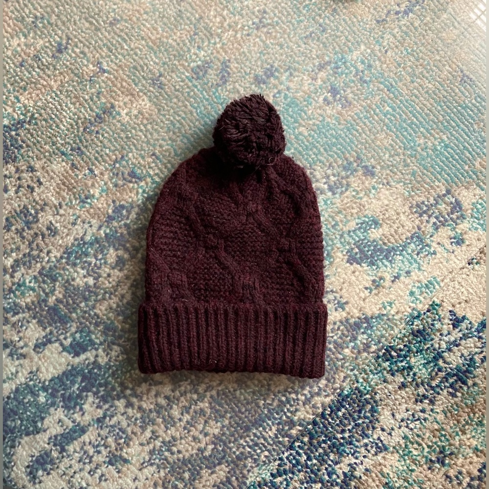 Old Navy / Maroon Pom Pom Cable Knit Beanie